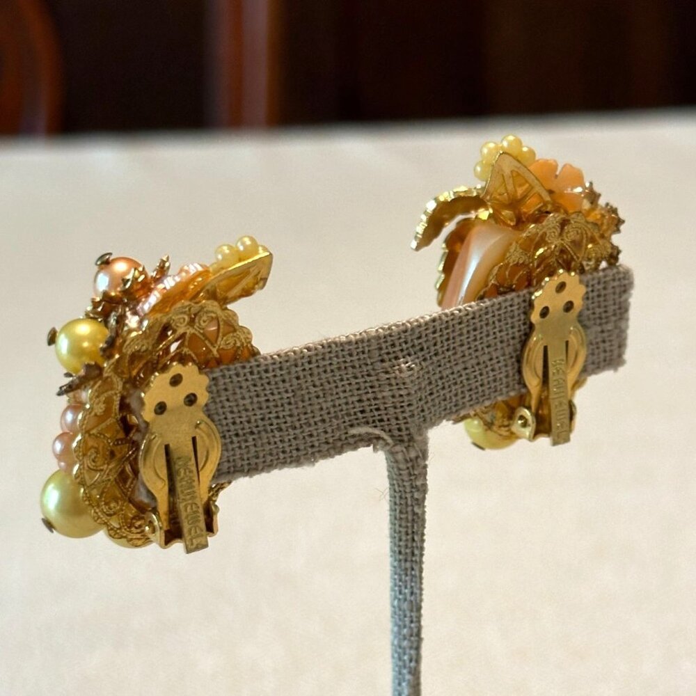 Vintage Beau Jewels Clip-On Earrings With Faux Pearl & Gold-Tone Leaf Cluster - Picture 5 of 7